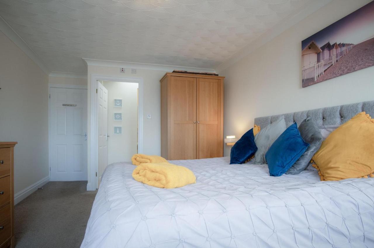 North Beach Heights - 2 Bedroom Penthouse - Tenby Esterno foto